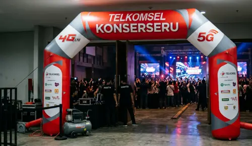 balon gate bengkayang pada event konser indoor