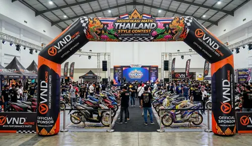 balon gate ketapang saat event motor thaistyle di indoor