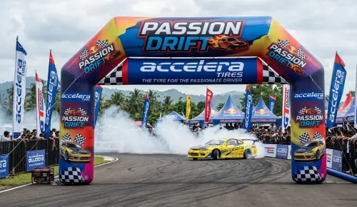 balon gate kubu raya saat event drift dengan sponsor ban mobil