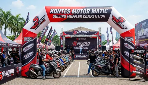 balon gate landak saat event kontes motor matic