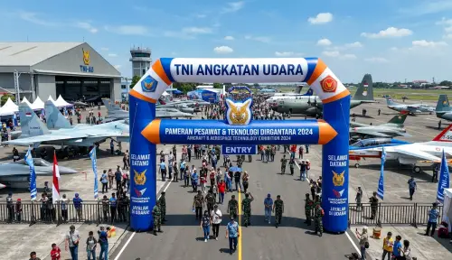 balon gate melawi di event pameran dirgantara
