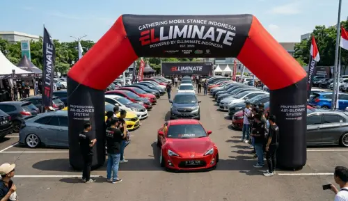 balon gate sambas saat event launching apparel mobil sedan