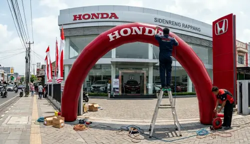 balon gate sidenreng rappang di event brand mobil