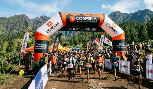 balon gate singkawang saat event trailrun gunung bersama brand outdoor