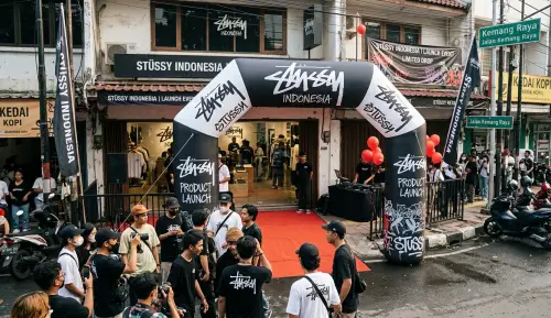 balon gate sintang pada event launching produk brand luar