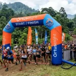balon gate tapi di event trail gunung dengan sponsor sepatu lari