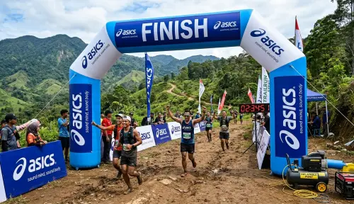balon gate tapin di event trailrun dengan sponsor sepatu running