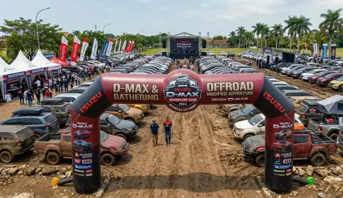 balon gate tabalong saat event gathering mobil offroad