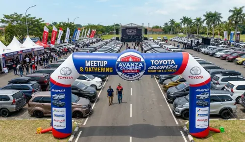 balon gate tabalong di event meetup mobil mpv