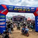 balon gate tanah bambu di event kontes motor dengan sponsor brand