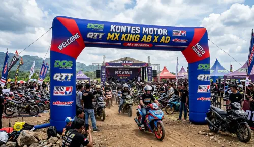balon gate tanah bambu di event kontes motor dengan sponsor brand